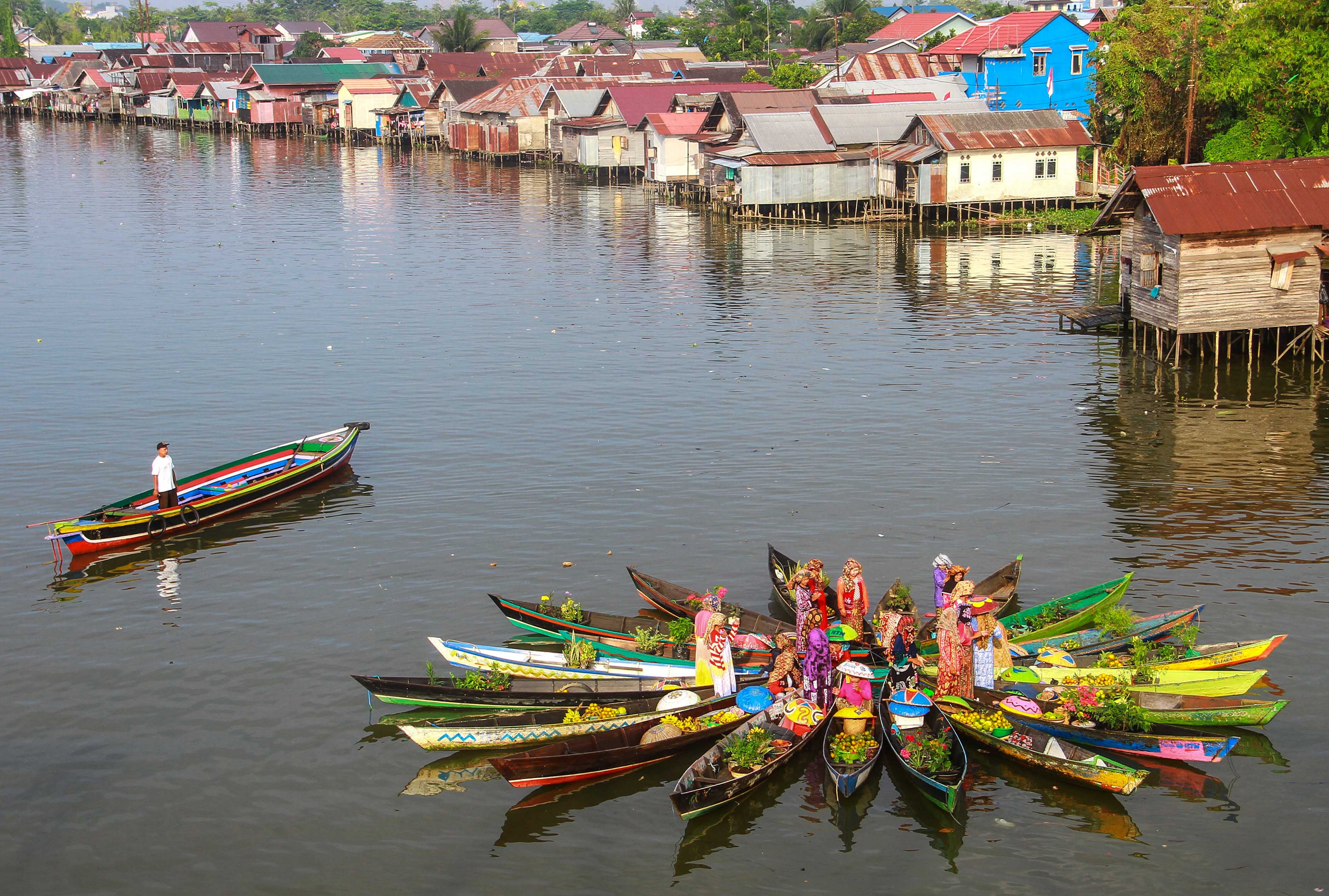 Atraksi Pedagang Pasar Terapung
