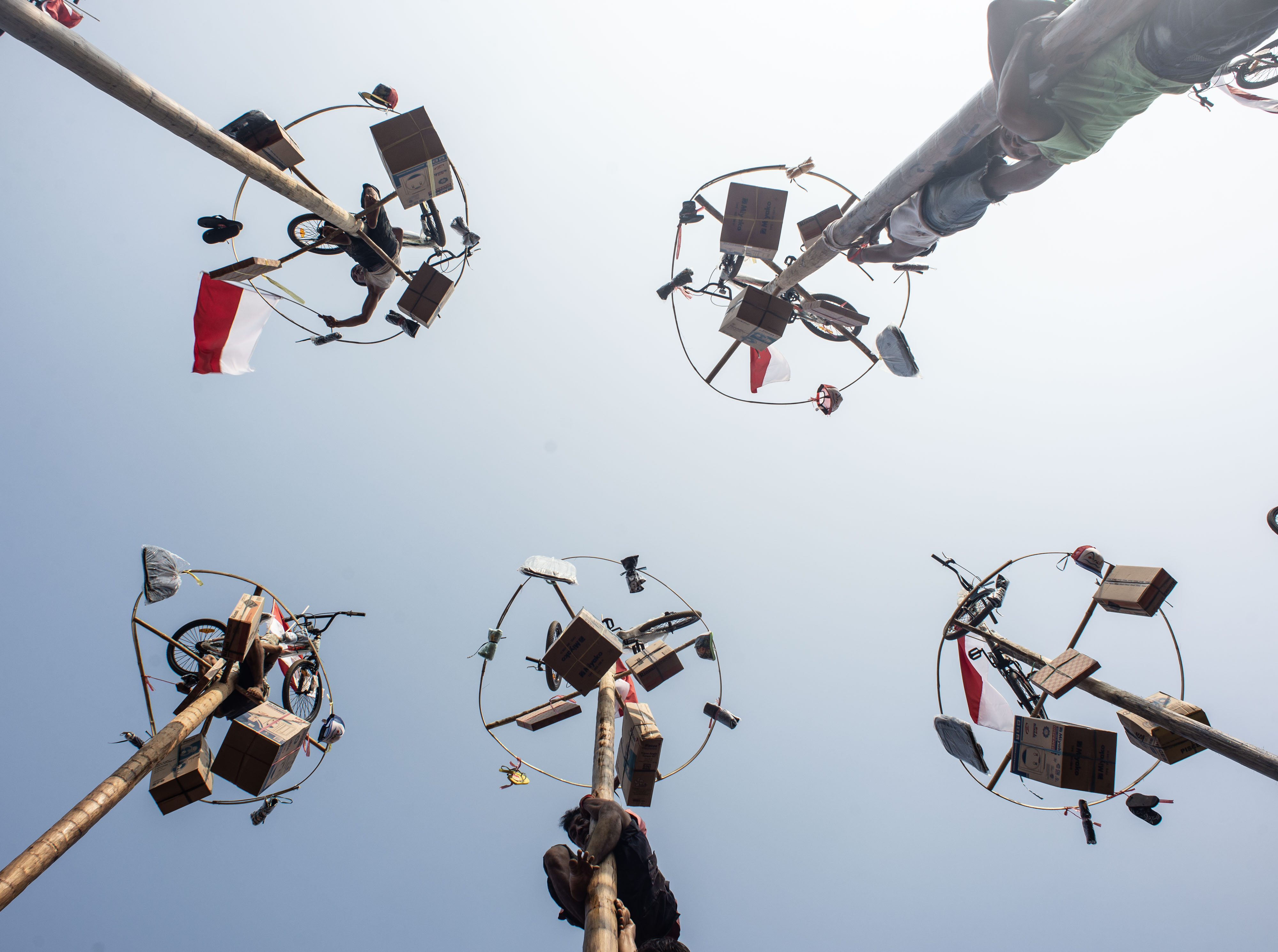 Panjat Pinang Kolosal