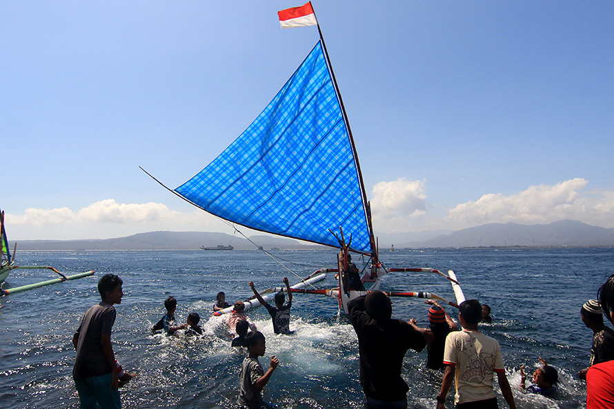 Lomba Perahu Layar Tradisional