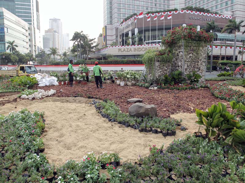 Intalasi Batu Gabion Di Bunderan Hotel Indonesia