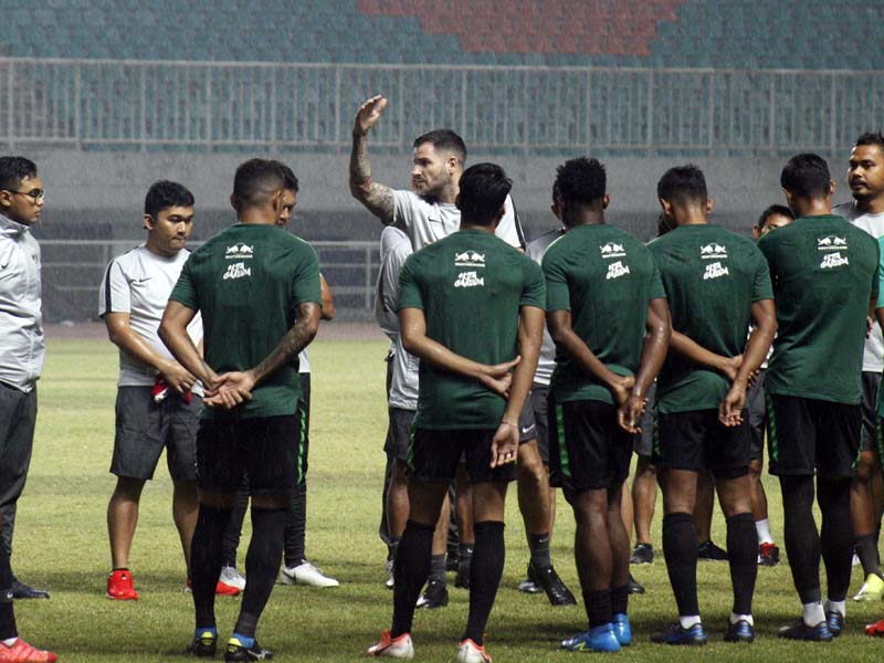 Latihan Perdana Timnas Indonesia Senior
