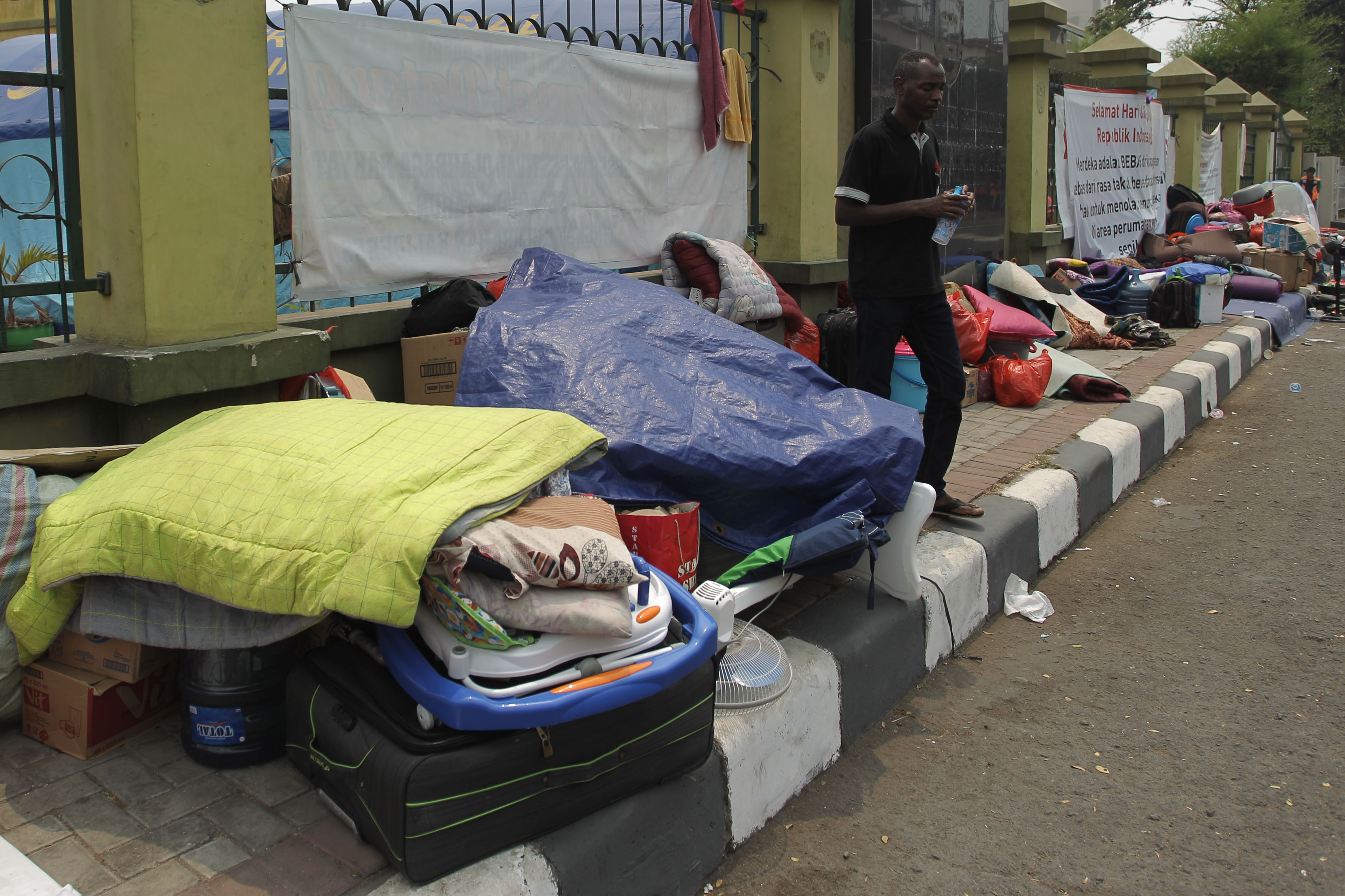Pembatasan Penampungan Pencari Suaka