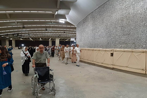 Melontar Jumrah di Mina