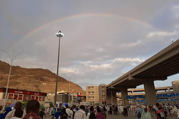 Melontar Jumrah di Mina