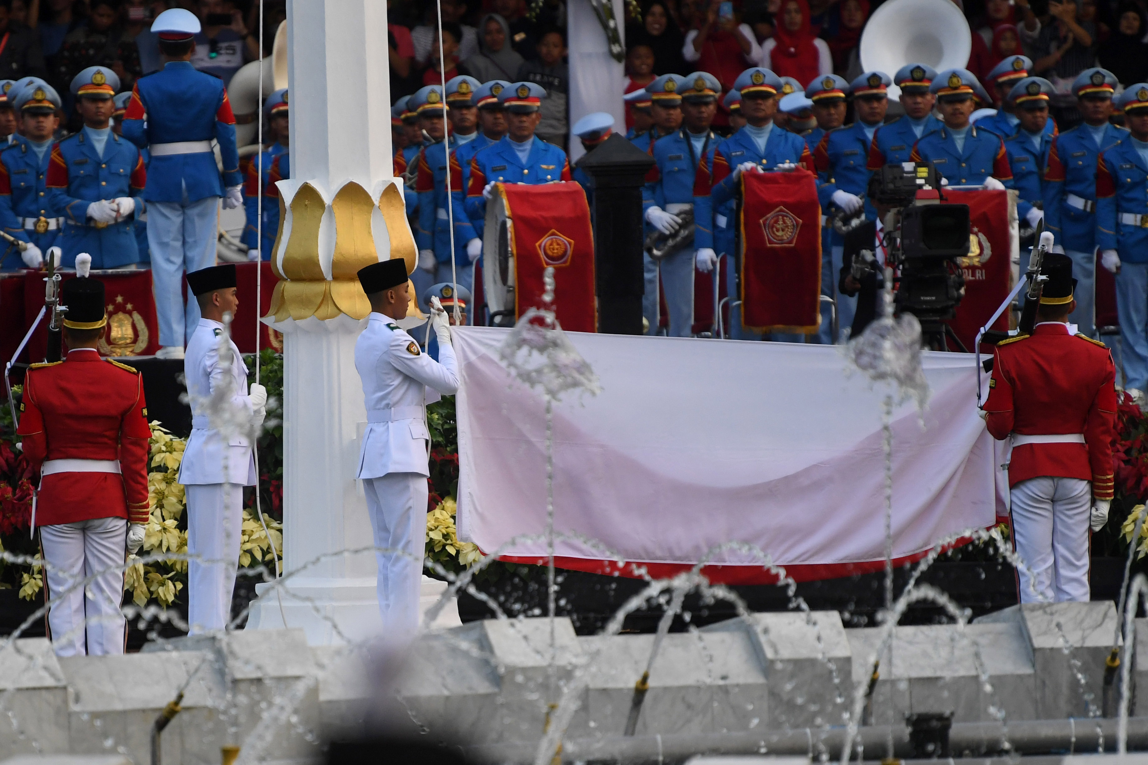 Upacara Penurunan Bendera Merah Putih 