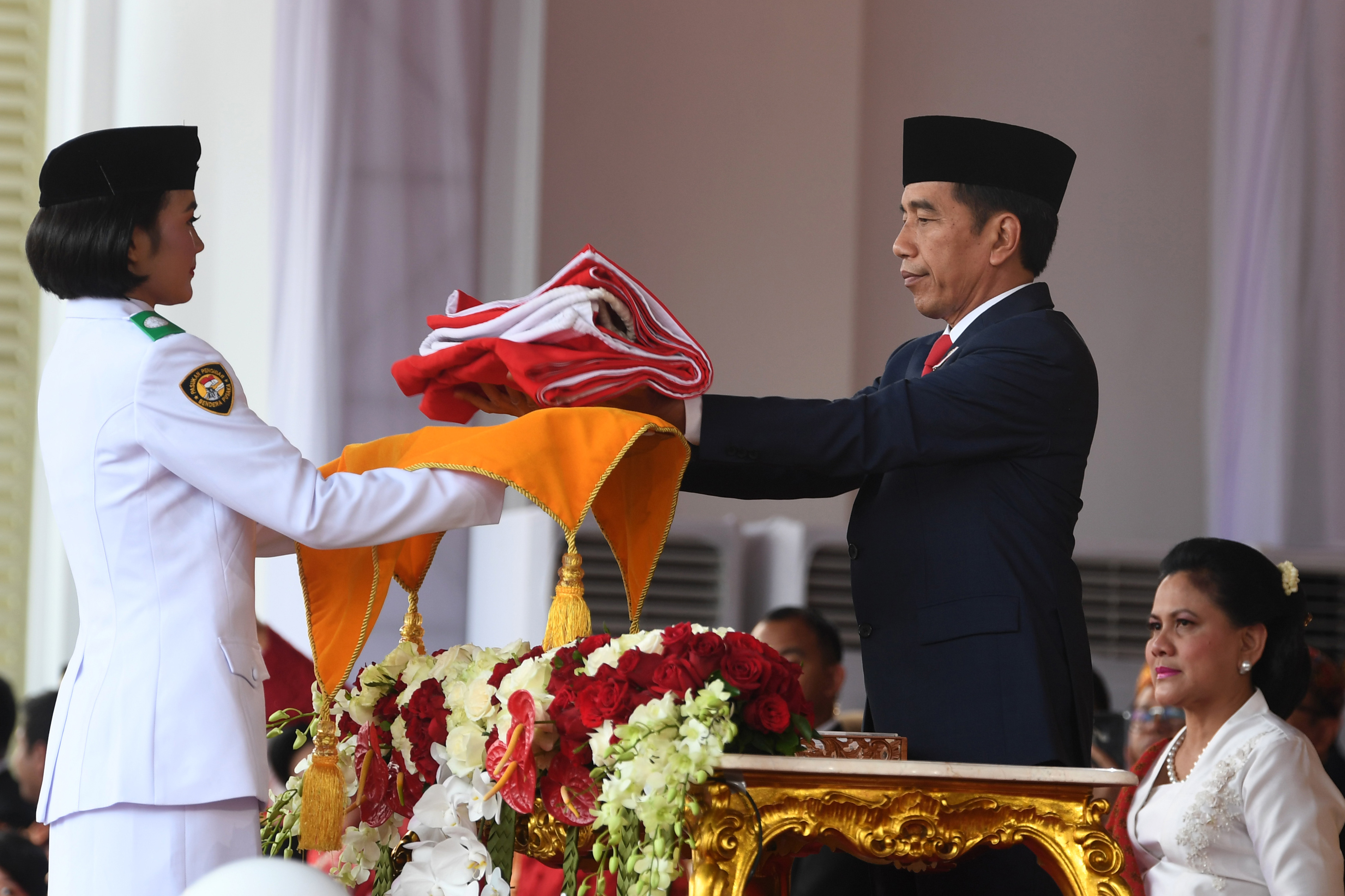 Upacara Penurunan Bendera Merah Putih 