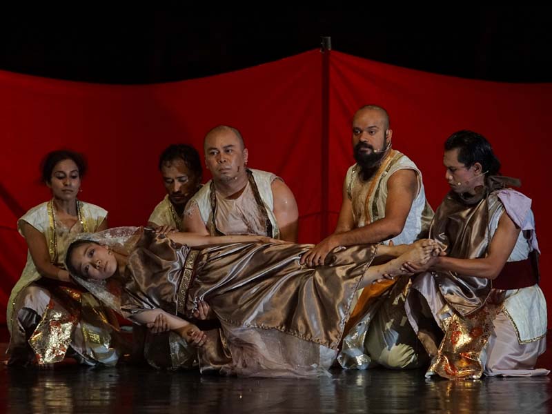  Pertunjukan Kolaborasi Asia karya Hiroshi Koike