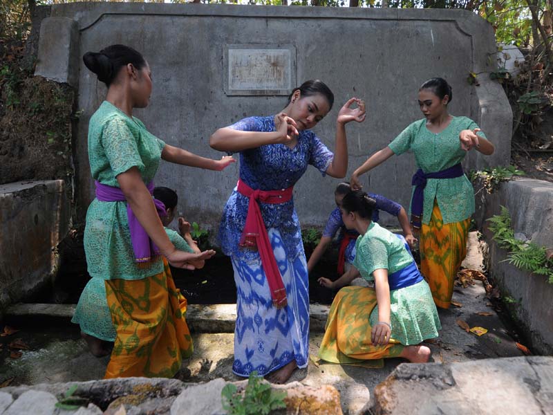 Kirab Banyu Belik Di Sendang Suro Tirto Wiyono, Delanggu, Klaten