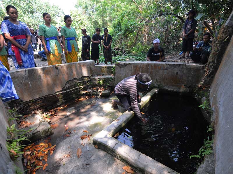 Kirab Banyu Belik Di Sendang Suro Tirto Wiyono, Delanggu, Klaten