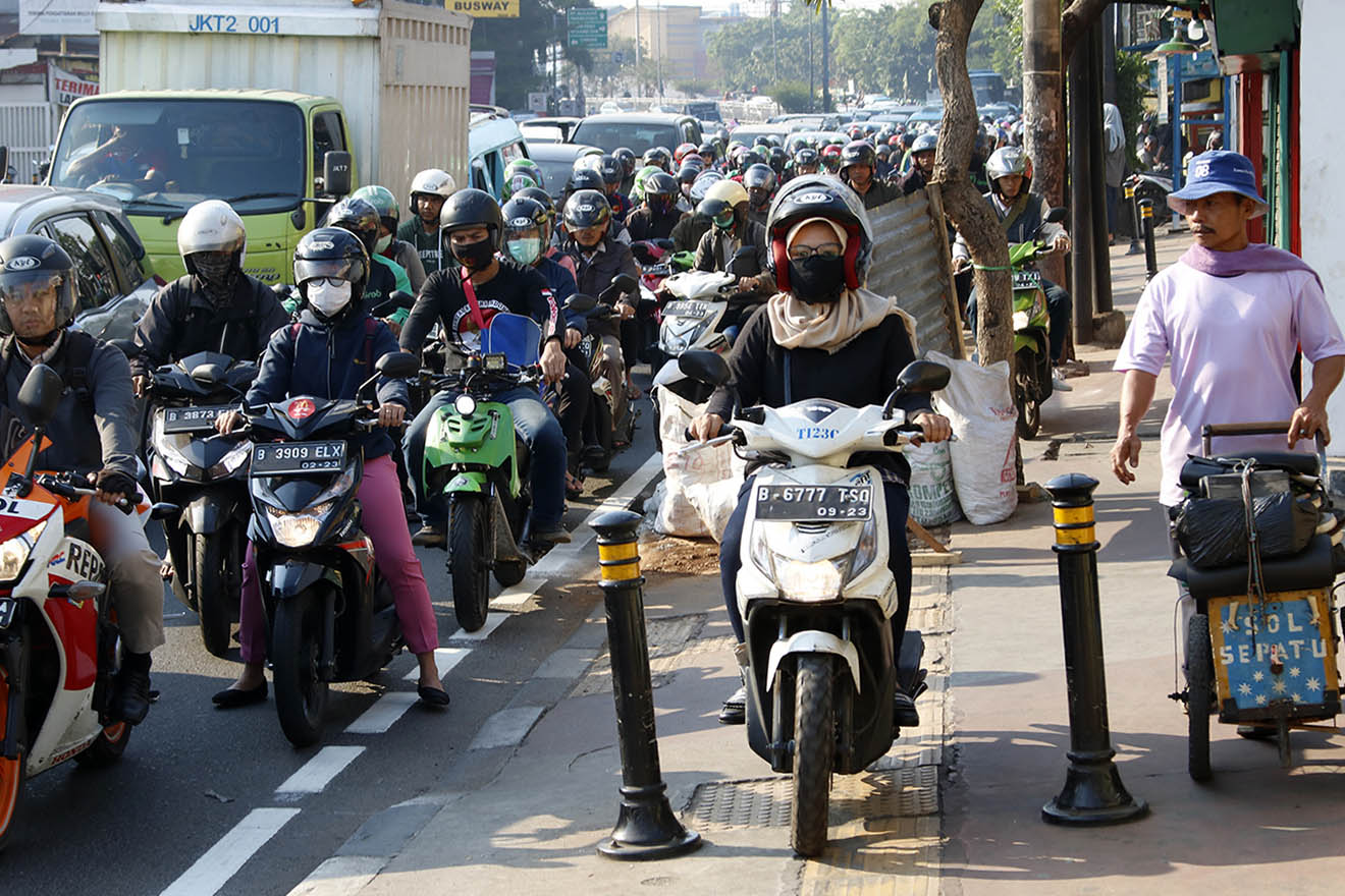 Merampas Hak Pejalan Kaki