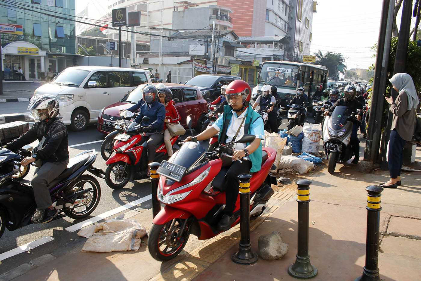 Merampas Hak Pejalan Kaki