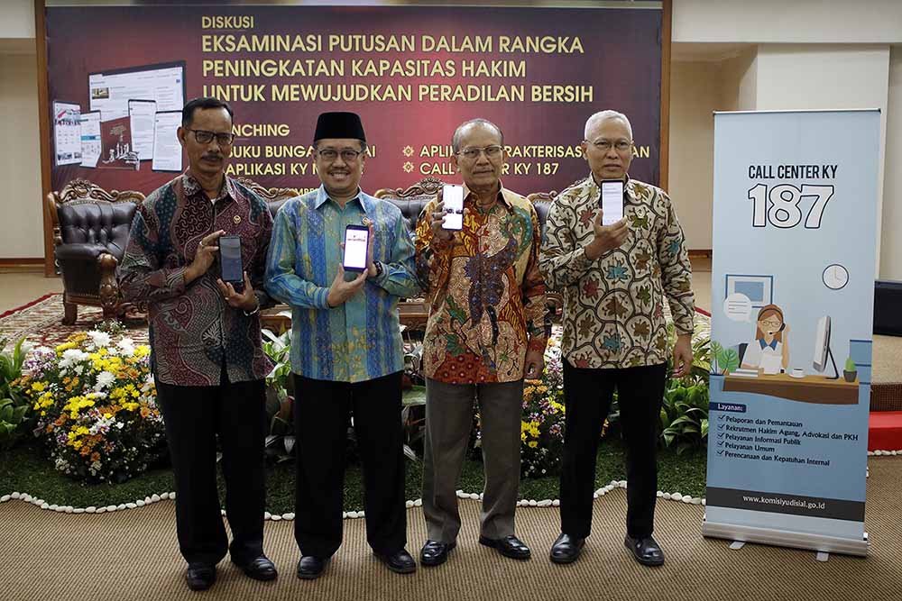 Komisi Yudisial Luncurkan Buku Dan Aplikasi Call Center KY