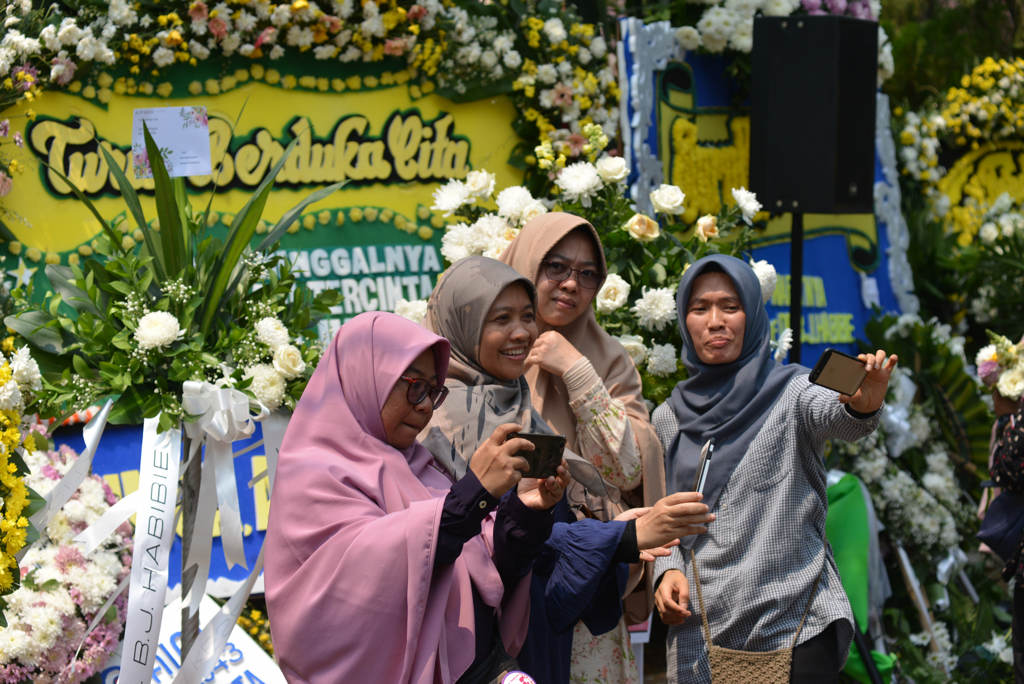 Melepas Jenazah BJ Habibie
