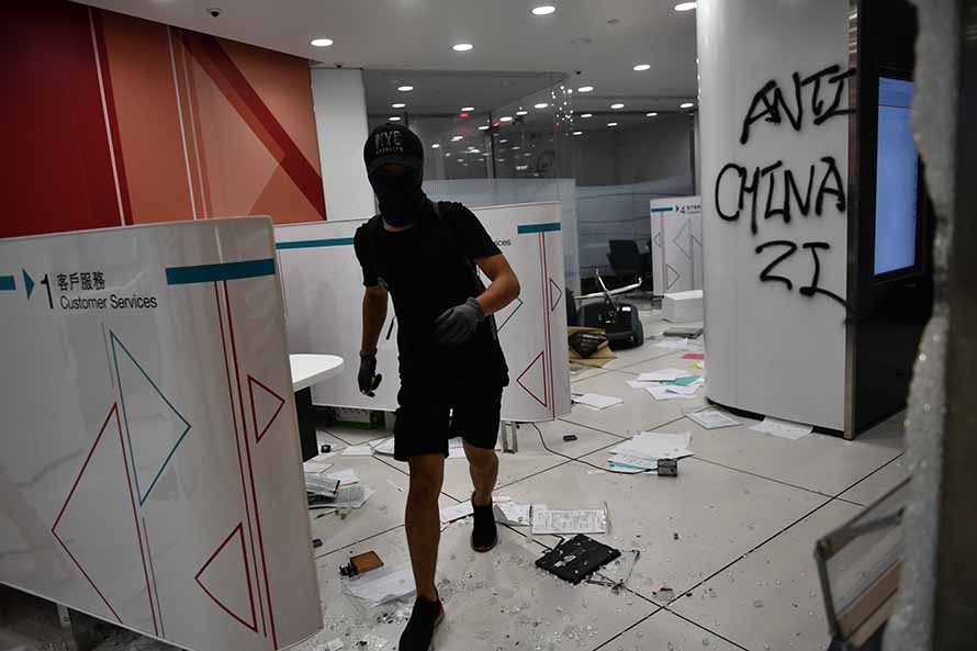 Perusakan Bank Asal Tiongkok