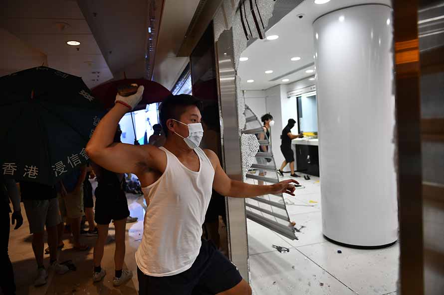 Perusakan Bank Asal Tiongkok