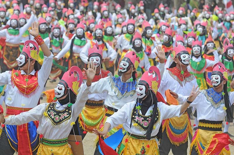 Tari Topeng Gethak Kolosal 