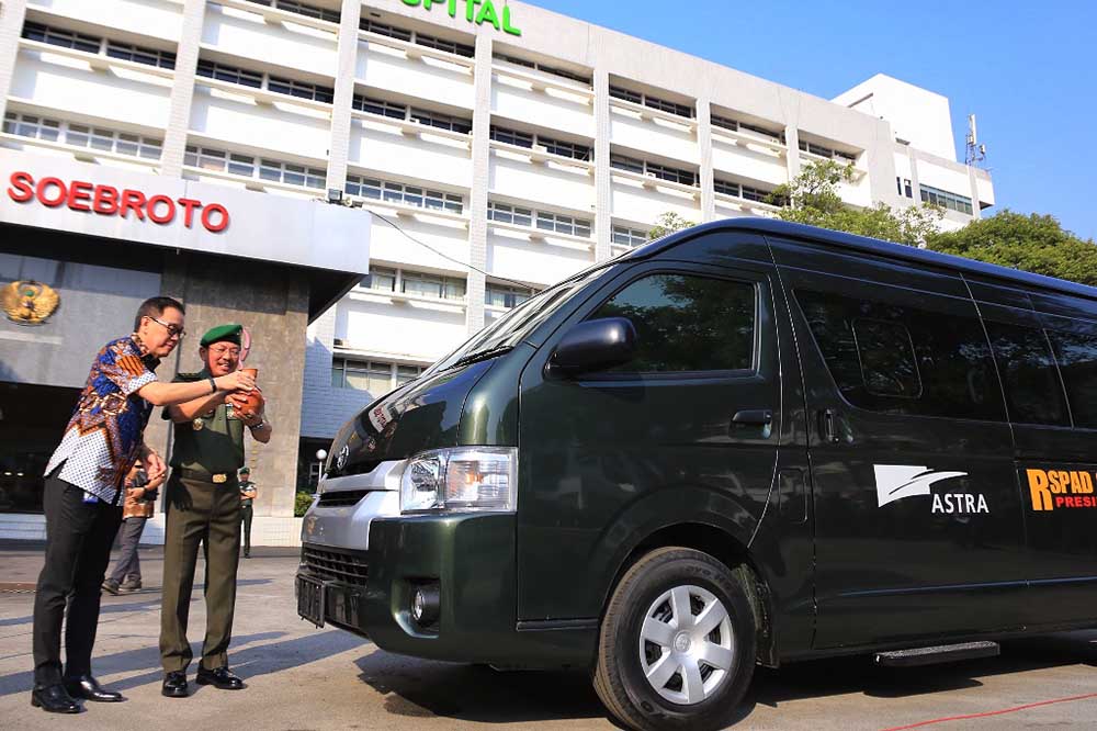 Astra Serahkan Lima Hiace Untuk RSPAD Gatot Soebroto