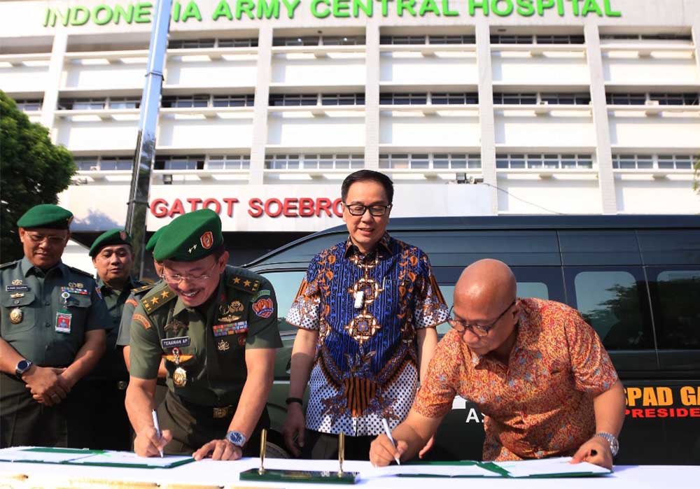 Astra Serahkan Lima Hiace Untuk RSPAD Gatot Soebroto