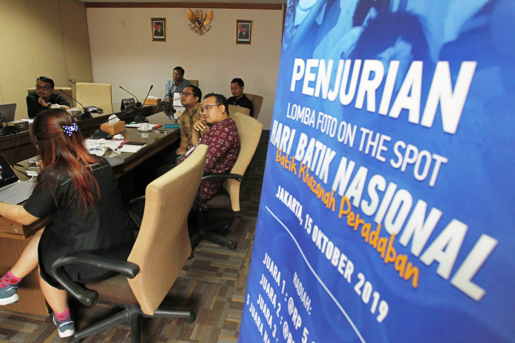 Lomba Foto Memperingati Hari Batik Nasional di Kemendikbud  