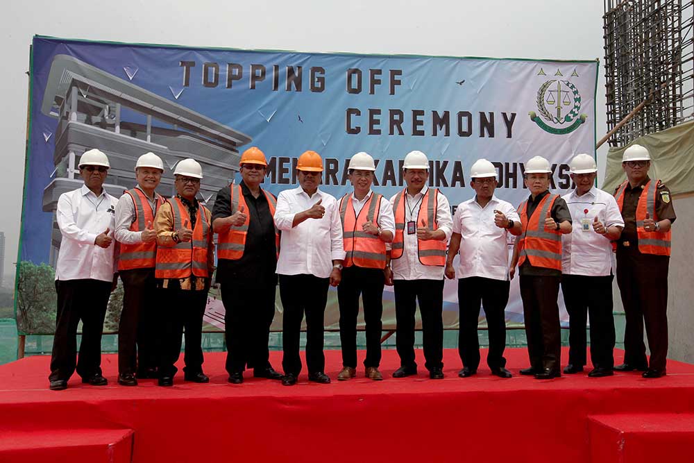 Topping Off Menara Kartika Adhyaksa 