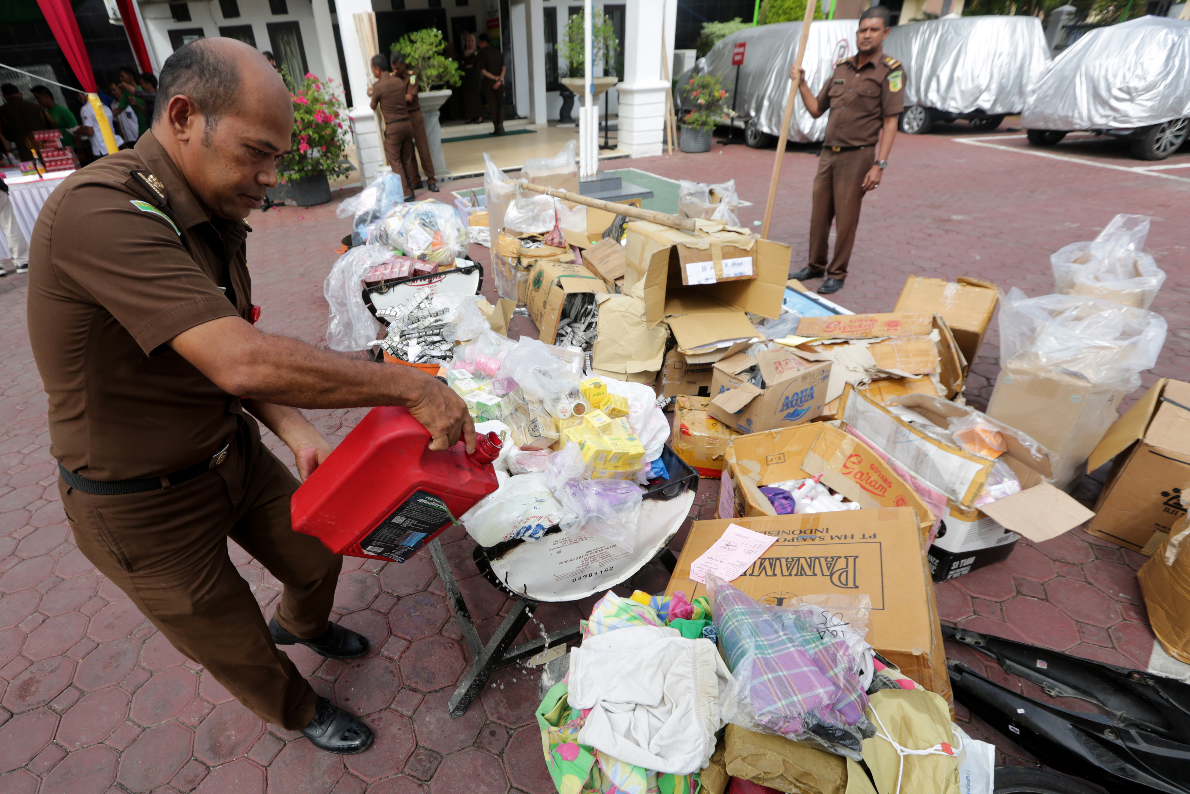 Pemusnahan Barang Bukti Tindak Pidana di Aceh