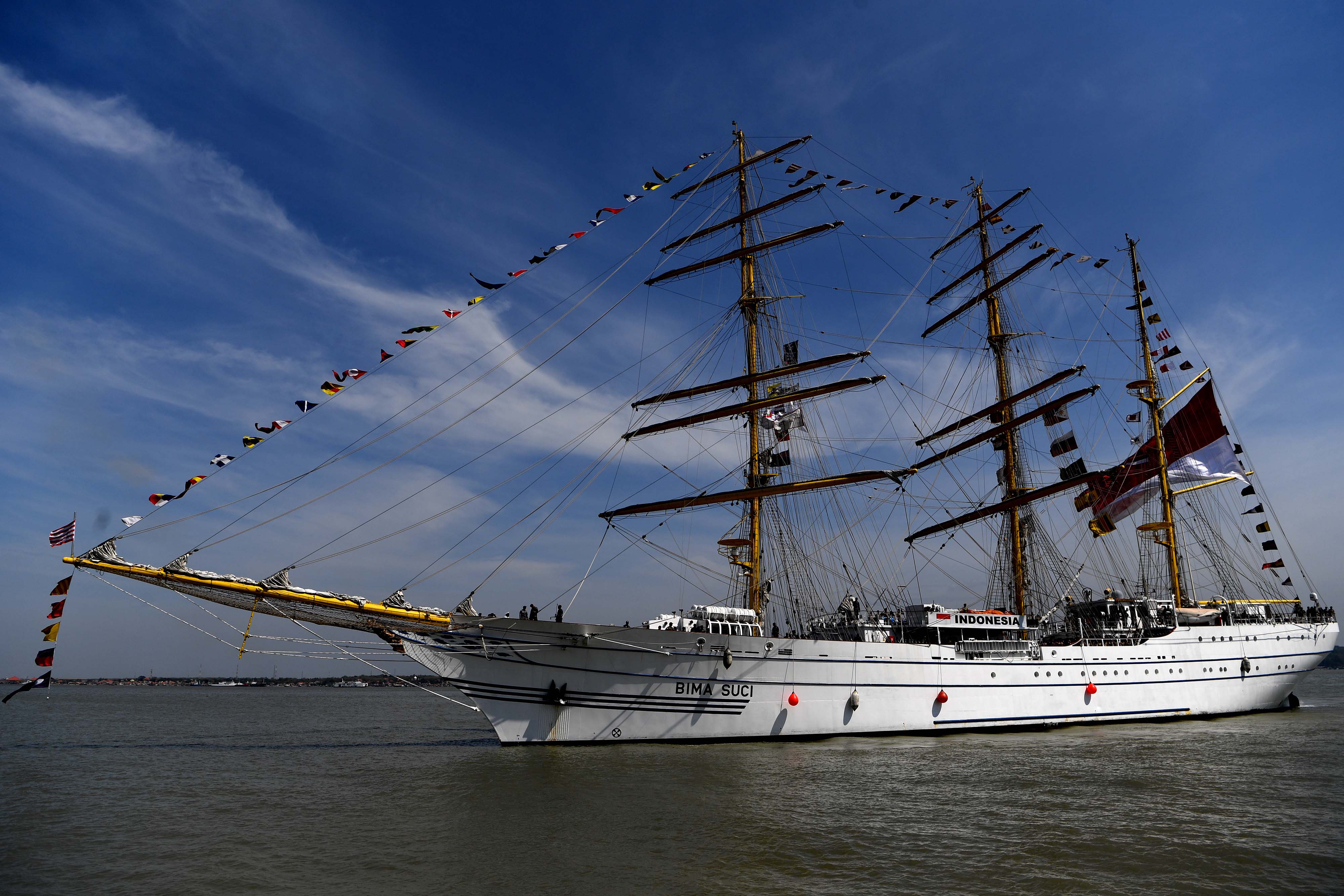KRI Bima Suci Tiba di Surabaya