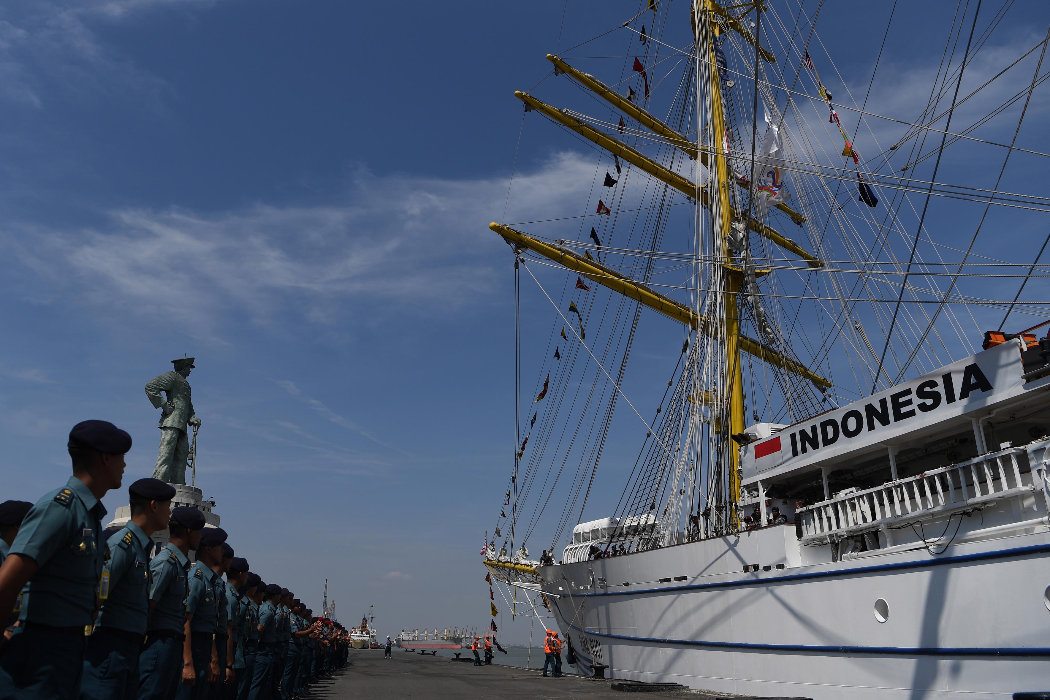 KRI Bima Suci Tiba di Surabaya