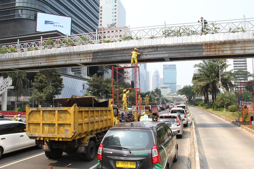 Mempercantik JPO Tanpa Atap di Sudirman 