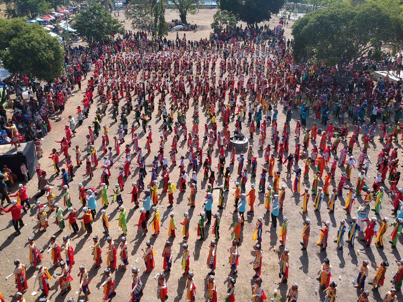 Pertunjukkan Tarian Topeng Endel Oleh 2019 Penari 