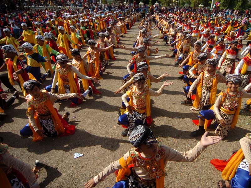 Pertunjukkan Tarian Topeng Endel Oleh 2019 Penari 