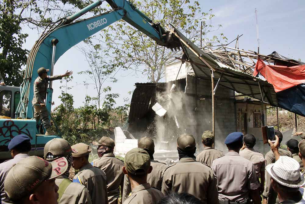 Penertiban Bangunan di Lahan UIII