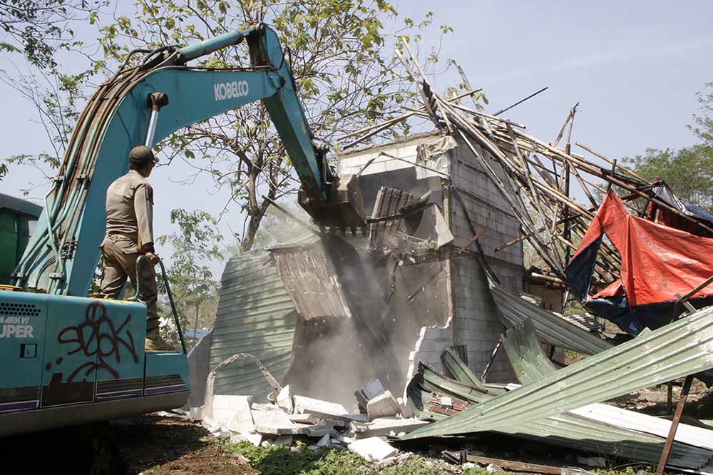 Penertiban Bangunan di Lahan UIII