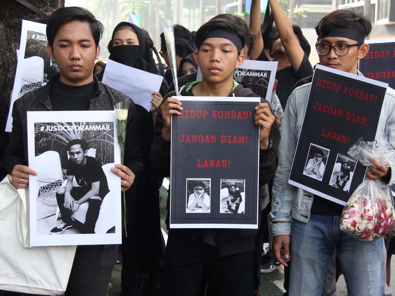 Aksi Tabur Bunga Korban Tabrak Lari Grab Wheels