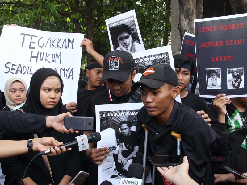 Aksi Tabur Bunga Korban Tabrak Lari Grab Wheels