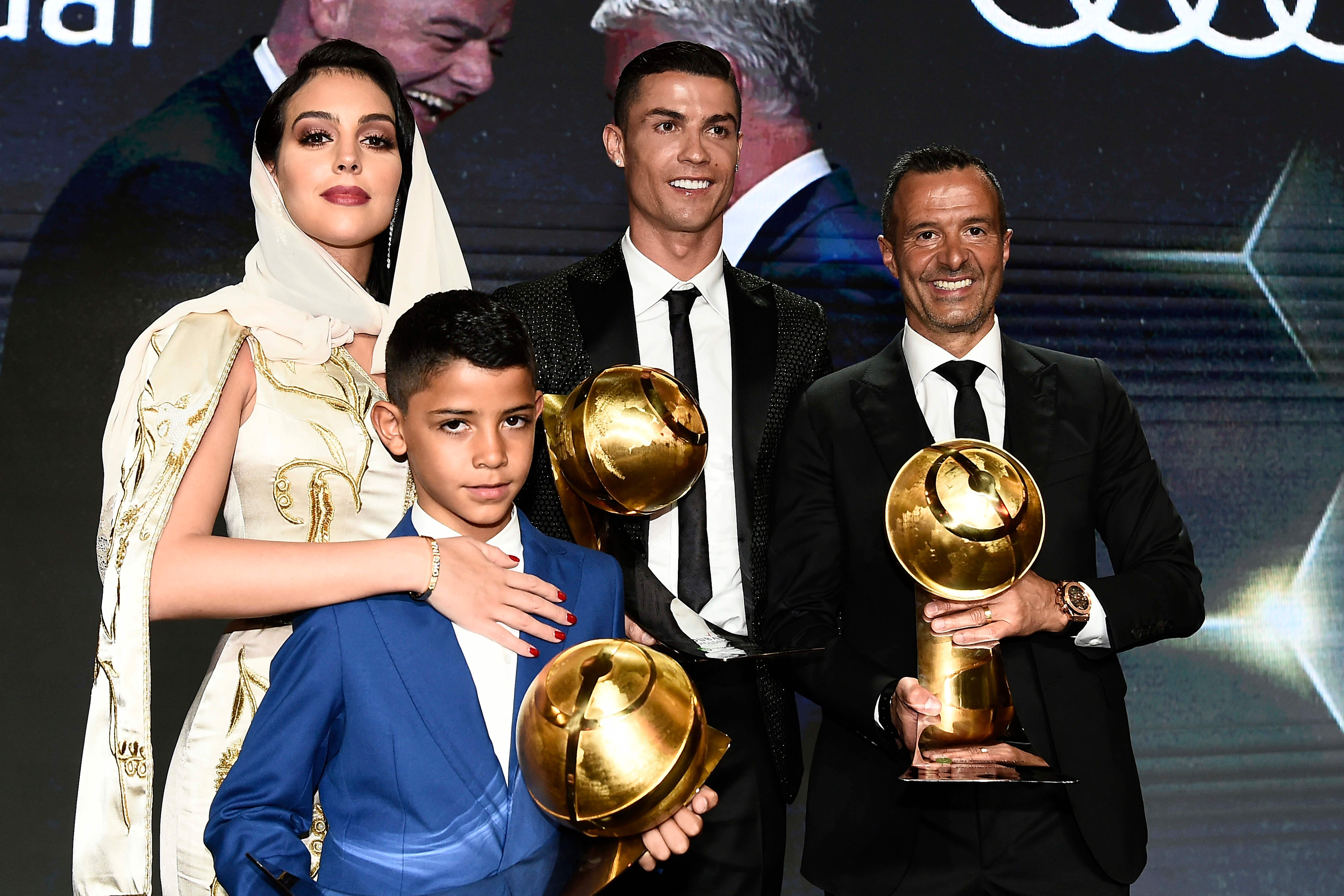 CR7 Pemain Terbaik 2019 Versi Dubai Globe Soccer Awards