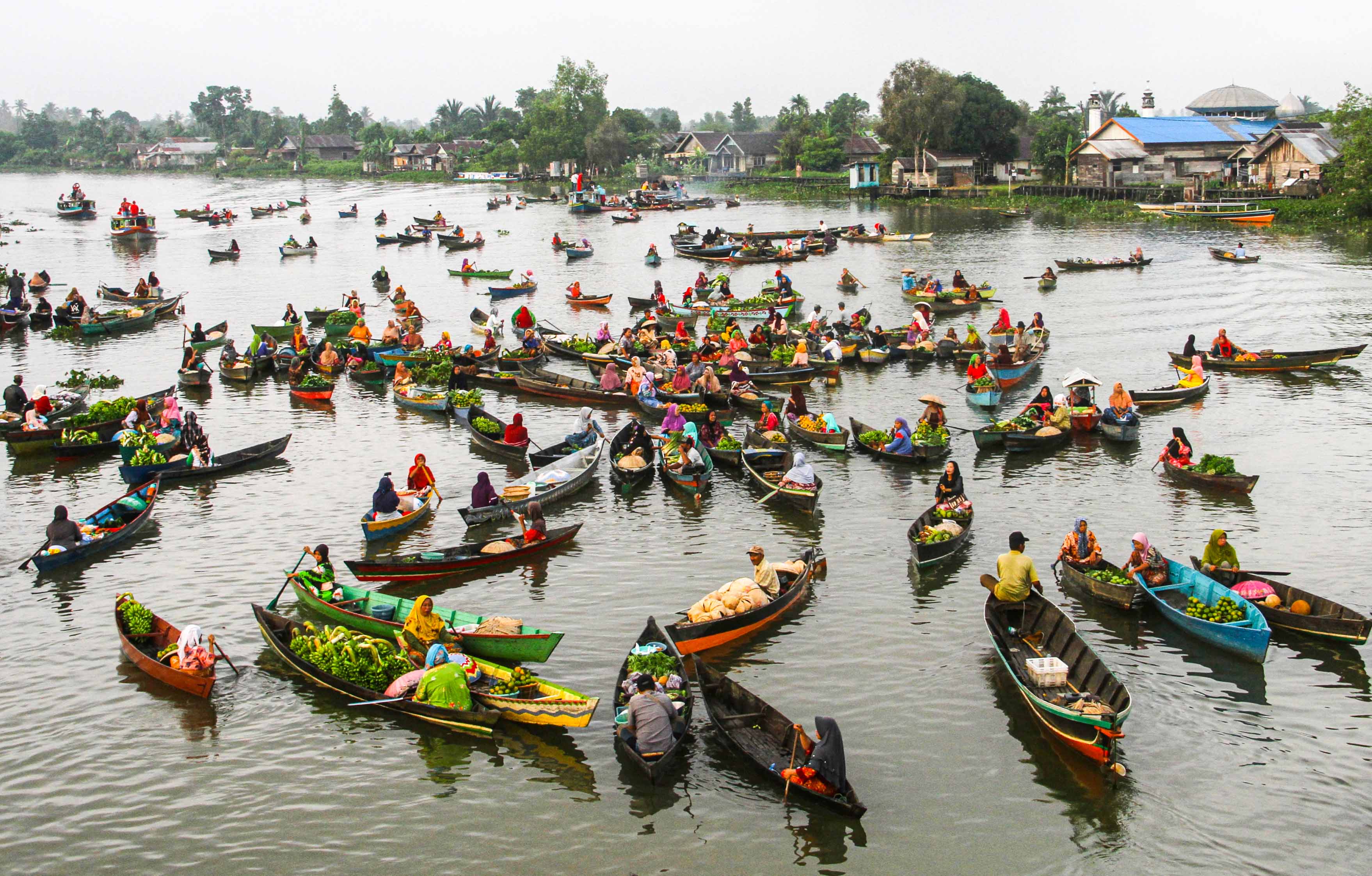 Wisata Pasar Terapung Lok Baintan