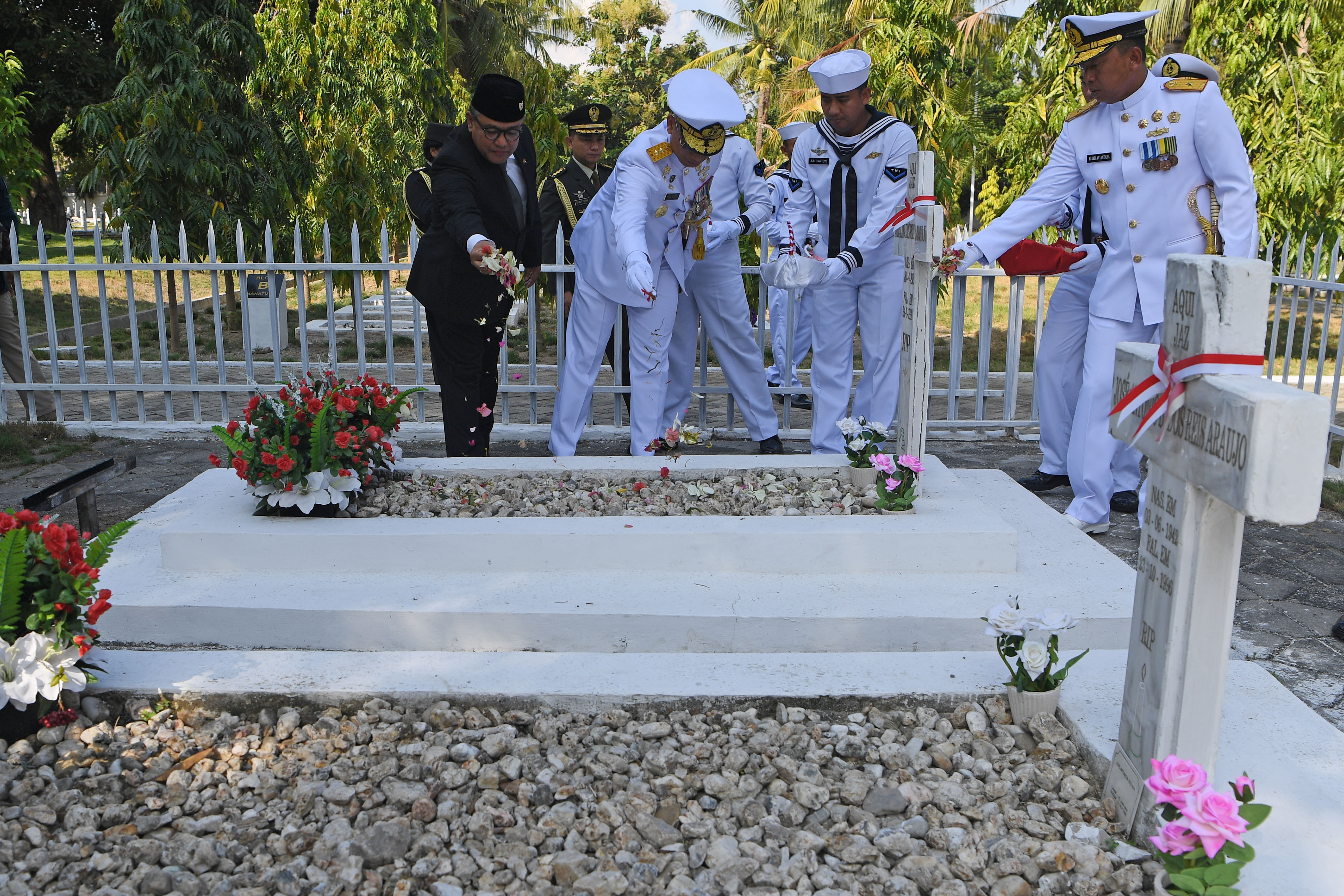 Ziarah Makam Pahlawan Seroja