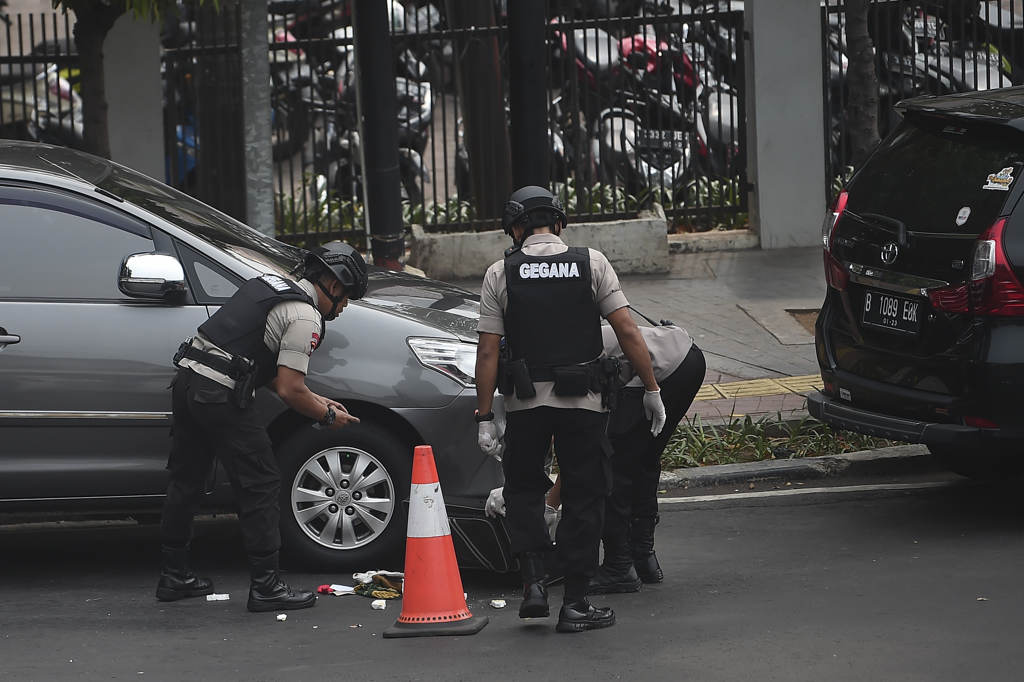  Koper Yang Dicurigai Bom di Jalan Veteran