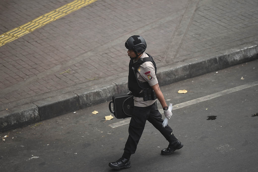  Koper Yang Dicurigai Bom di Jalan Veteran