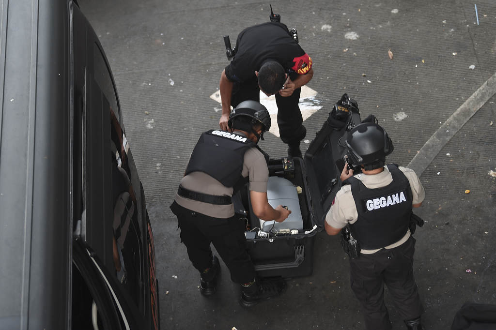  Koper Yang Dicurigai Bom di Jalan Veteran