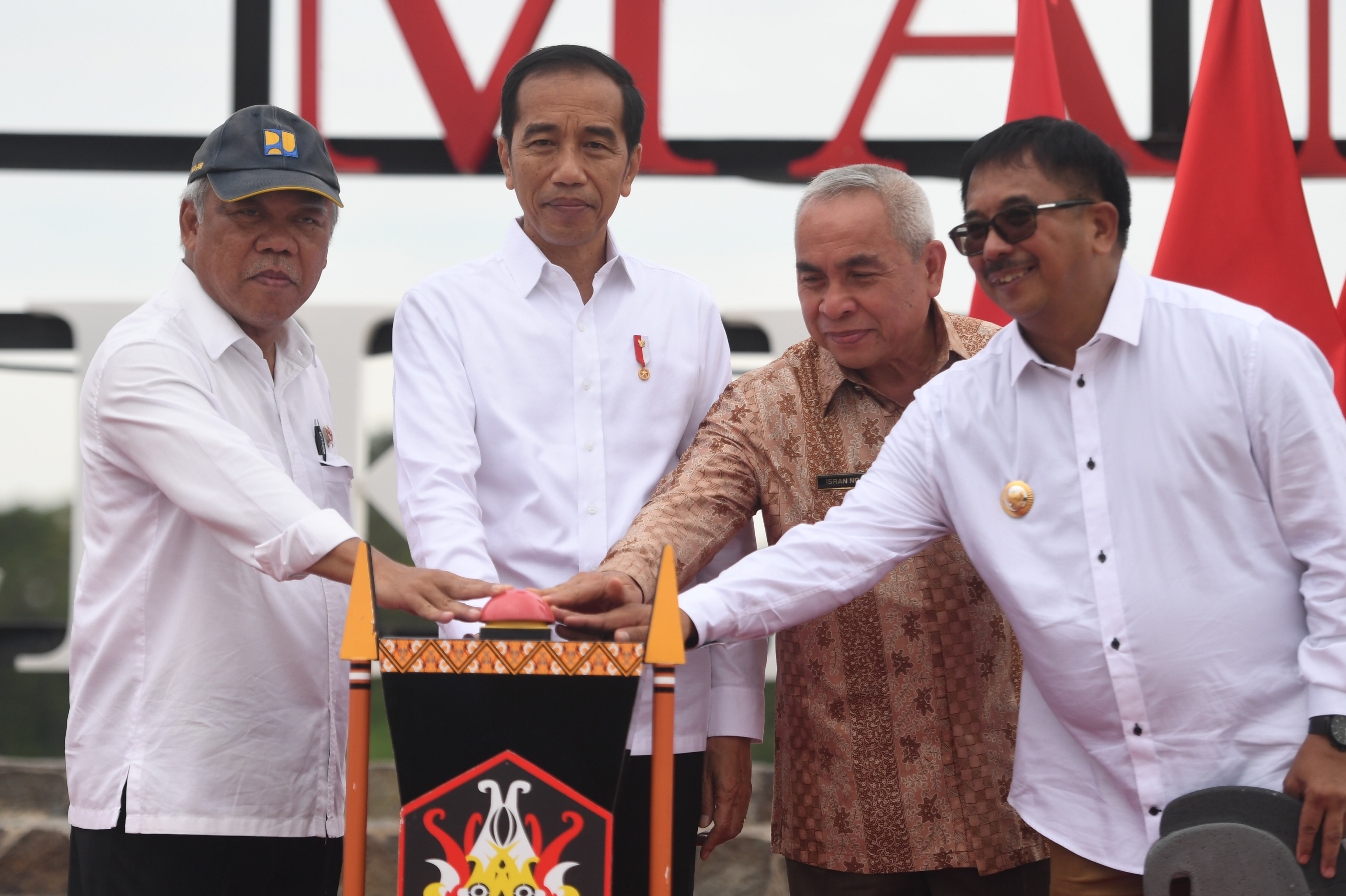 Presiden Jokowi Meresmikan TPA Sampah Manggar