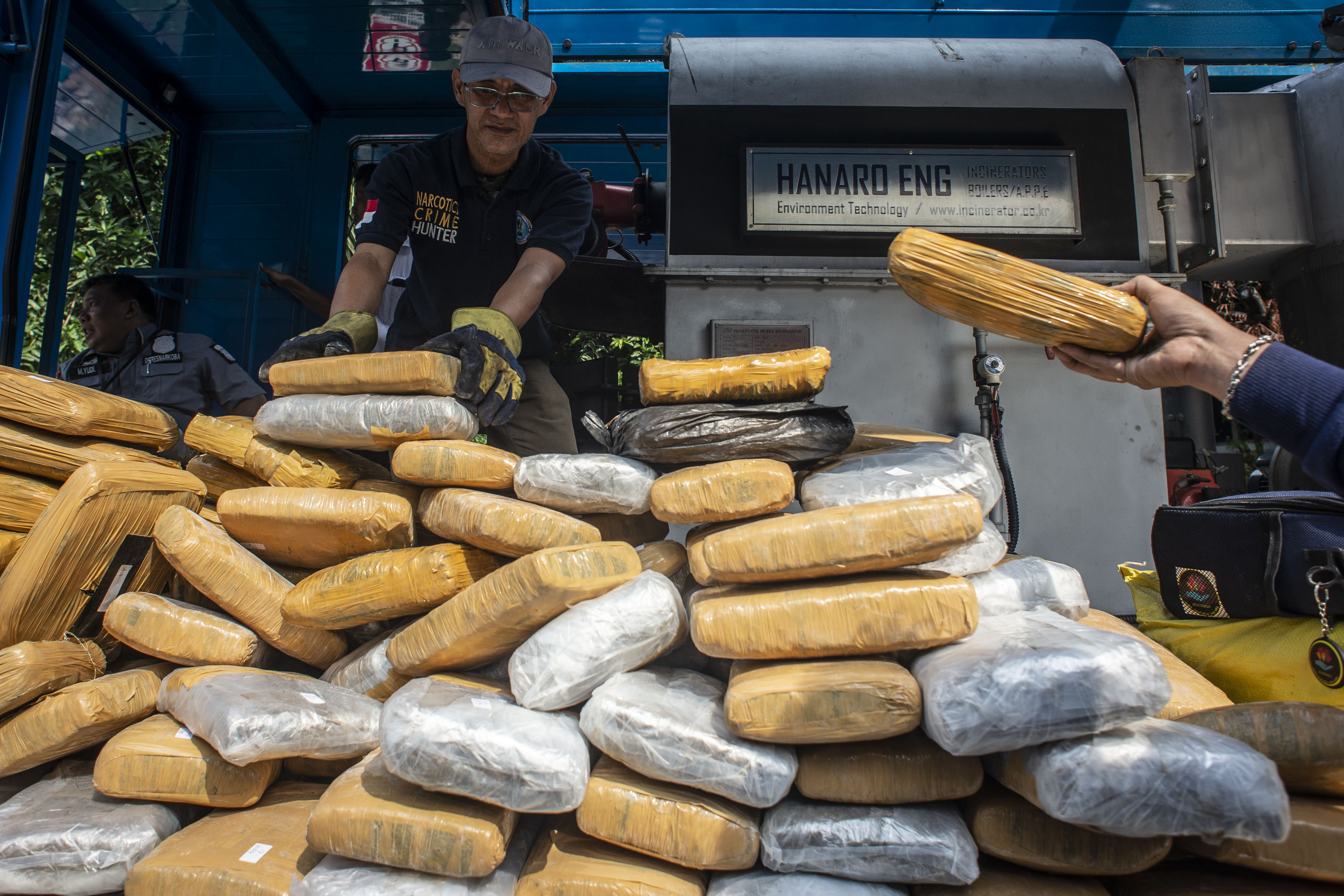 Polda Metro Jaya Musnahkan Barang Bukti