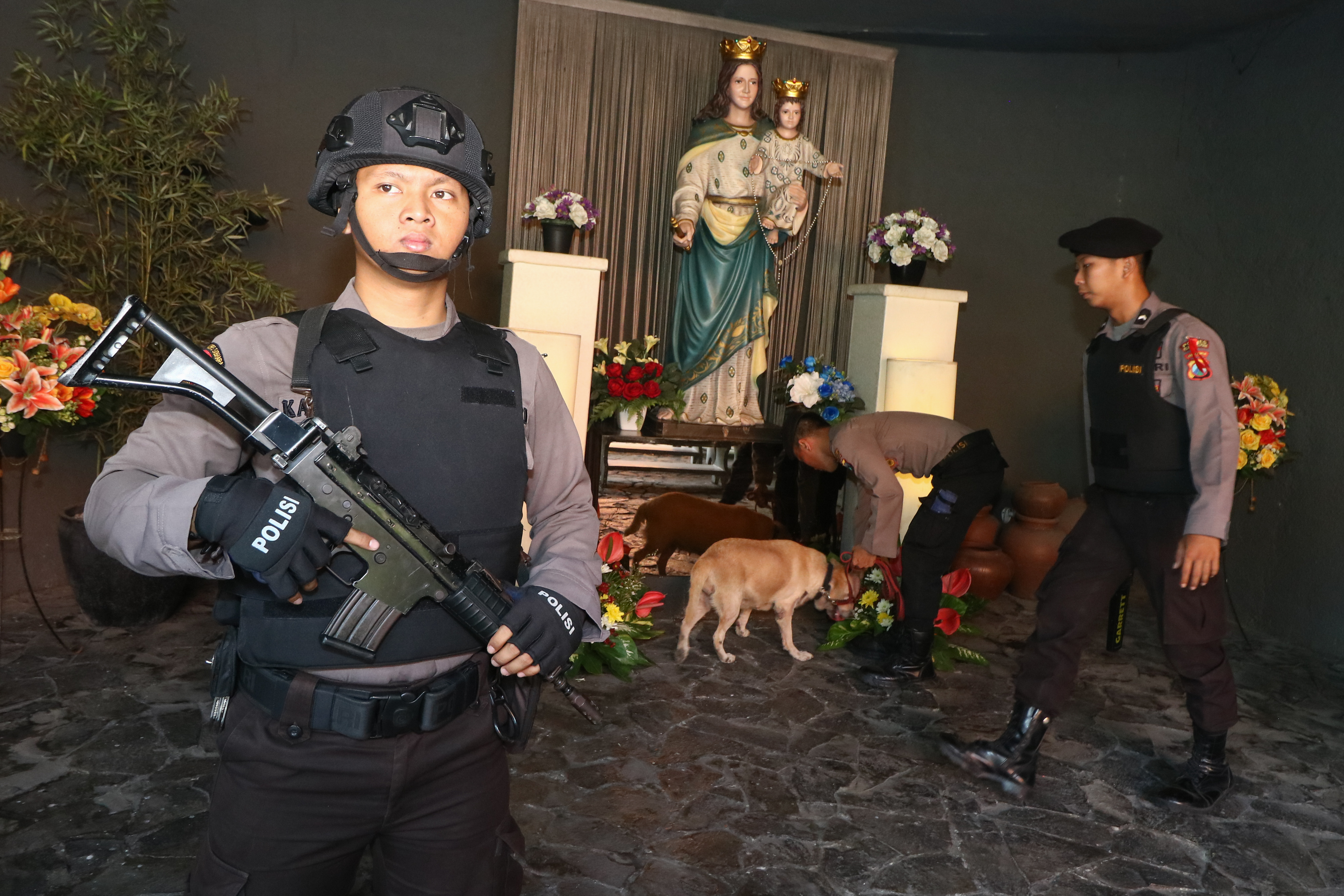 Sterilisasi Gereja Jelang Natal