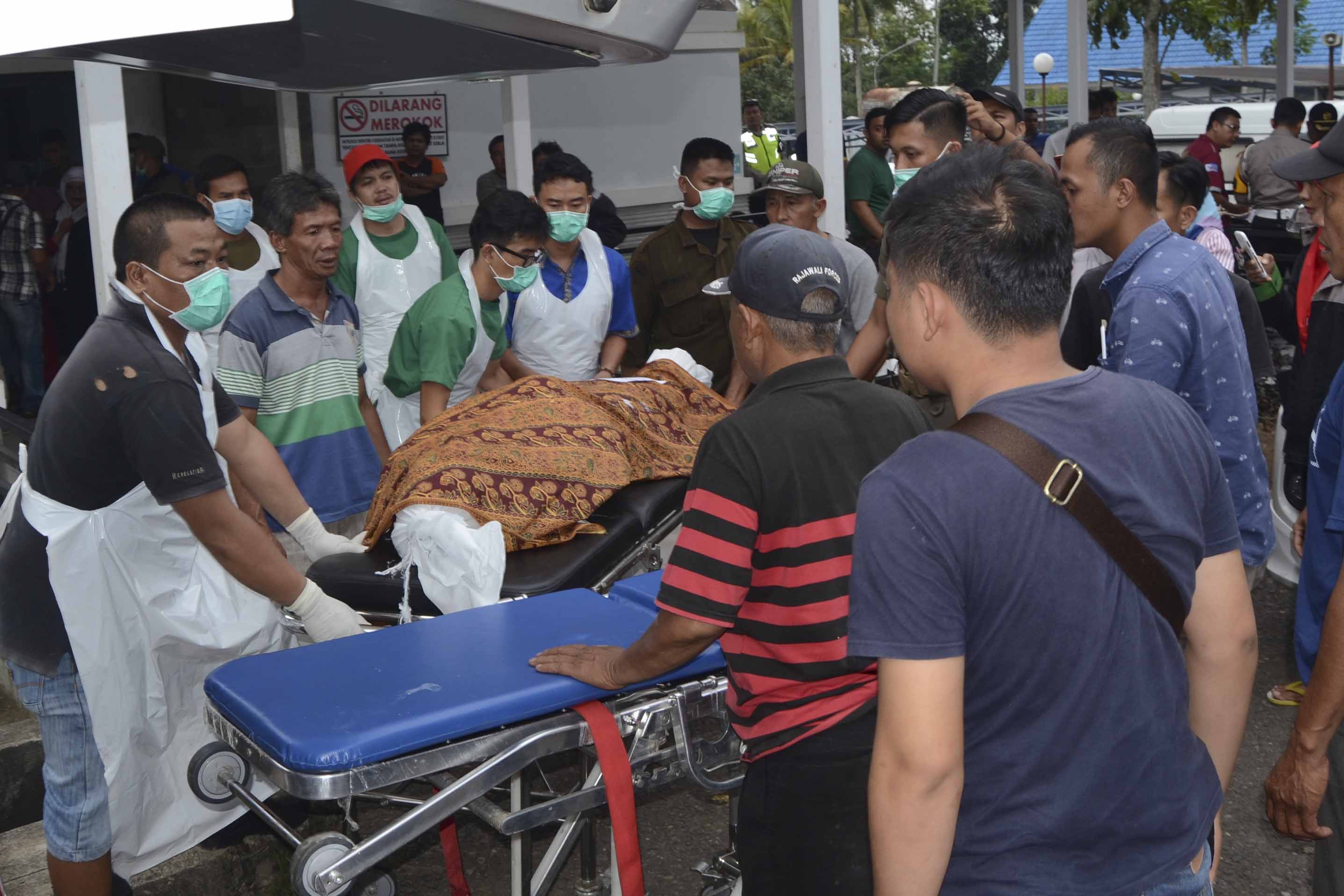 Jenazah Korban Kecelakaan Bus Sriwijaya