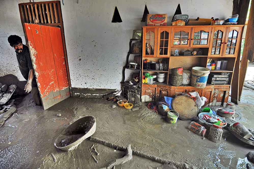 Banjir di Sigi Menyisakan Lumpur