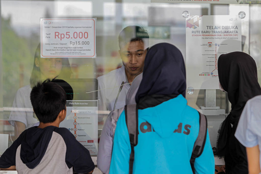 LRT Resmi Beroperasi Secara Komersial