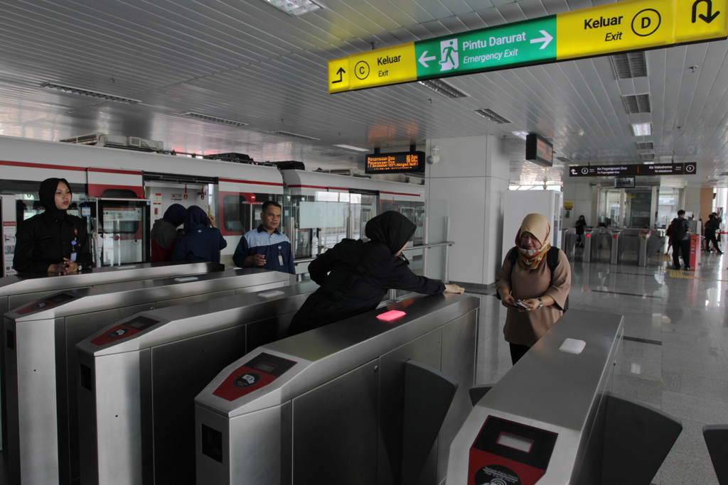 LRT Resmi Beroperasi Secara Komersial