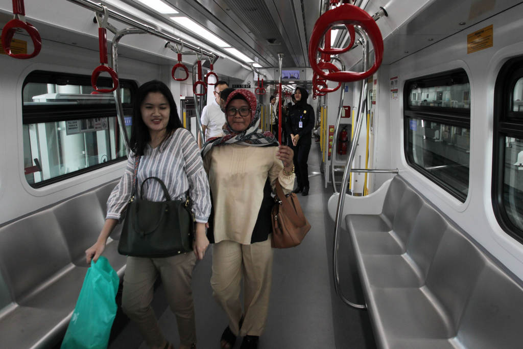 LRT Resmi Beroperasi Secara Komersial