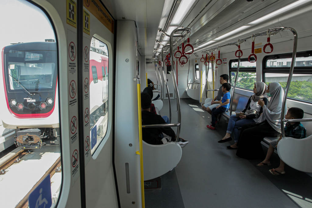 LRT Resmi Beroperasi Secara Komersial