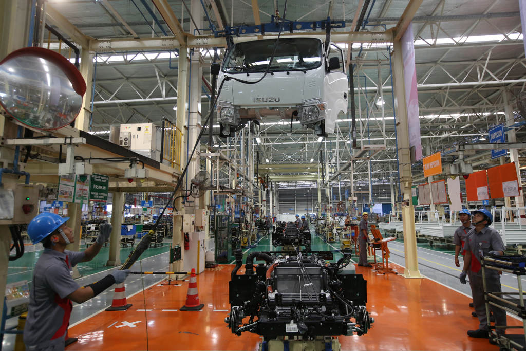 Ekspor Perdana Isuzu Traga